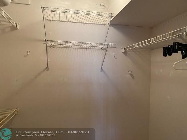 Building Photo - 9420 S Hollybrook Lake Dr