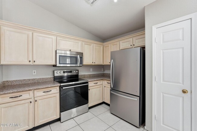 Building Photo - 3331 W Via Del Sol Dr