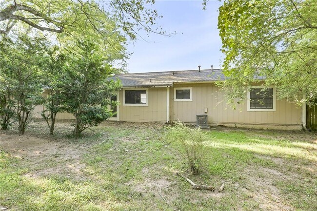Building Photo - 596 Crestmont Ct