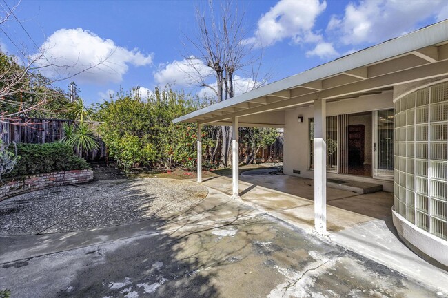 Building Photo - Tons of Space l Great Schools l Prime Sili...