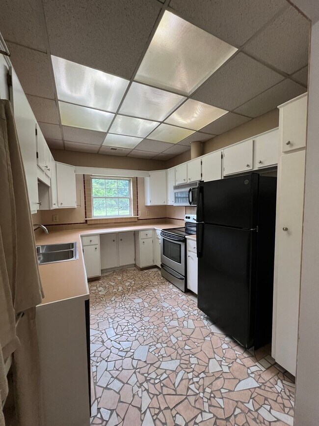 Building Photo - 3 Bedroom, 1 Bath Home