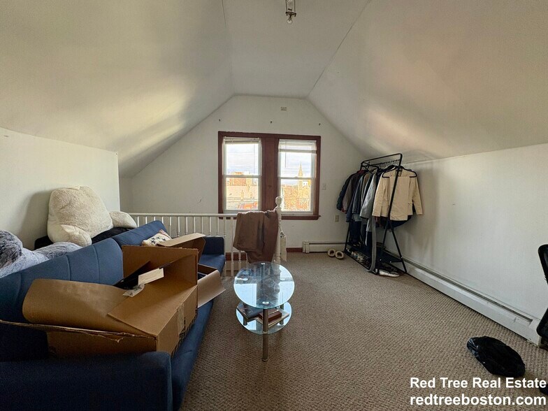 Building Photo - 72 Hillside St