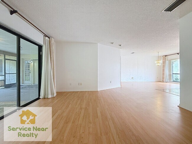 Building Photo - 3402 Country Woods Ct