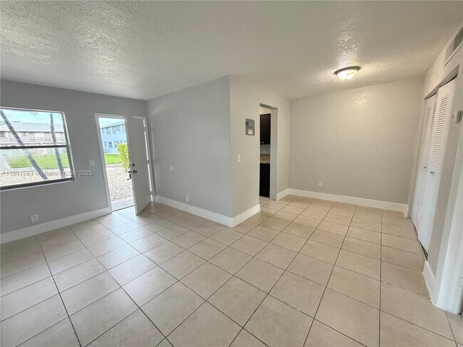 Building Photo - 2129 Davie Blvd