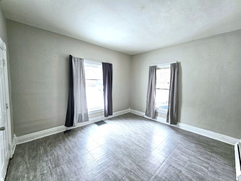 Living Room - 132 Union St N