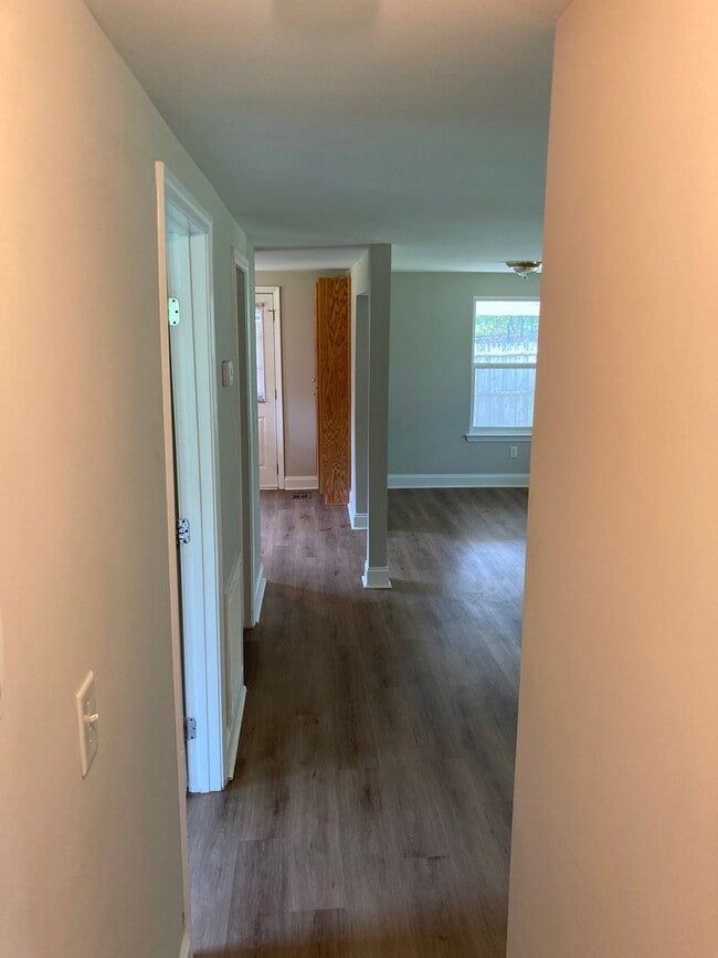 Building Photo - 2/1 House in Carrollton- $1,195