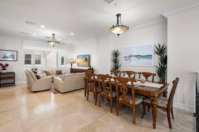 Building Photo - 514 N Birch Rd