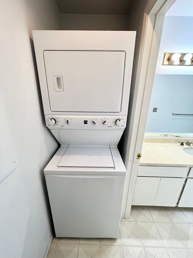 Building Photo - 1538 Alma Ter