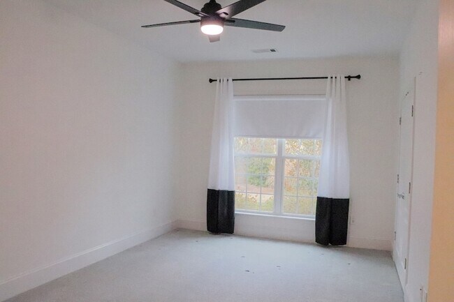 Building Photo - 239 Antebellum Ln