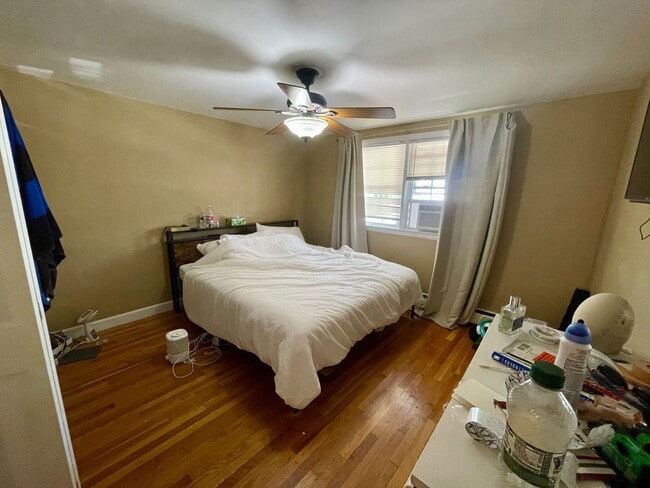Building Photo - 1 Bedroom Condo for Rent $2,400