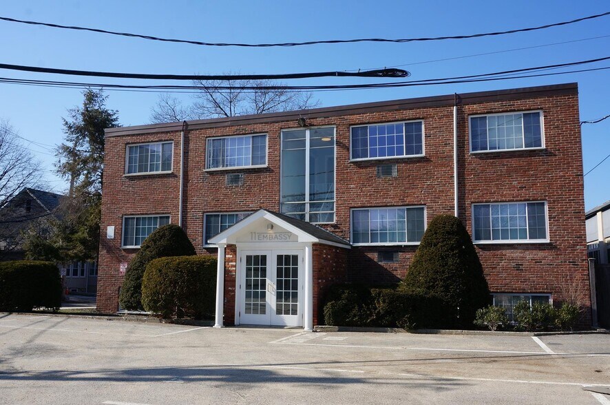 Building Photo - 11 Embassy Rd