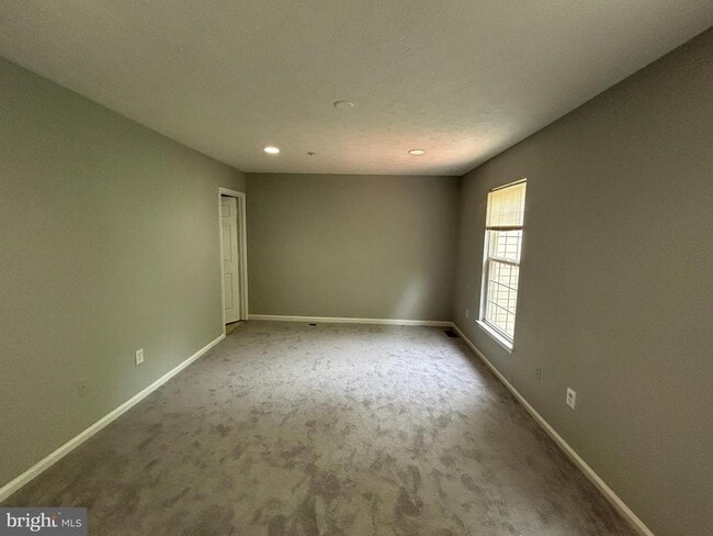 Building Photo - 17930 Cottonwood Terrace