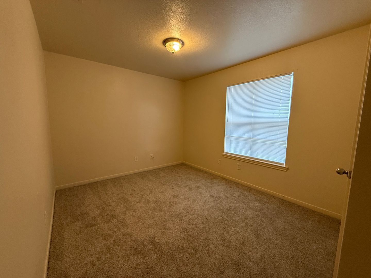 Building Photo - 406 Brittney Way