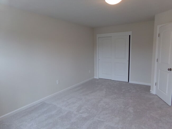 Building Photo - 3 bedroom, 2.5 Bathroom Townhouse in Gray's Pointe Neighborhood