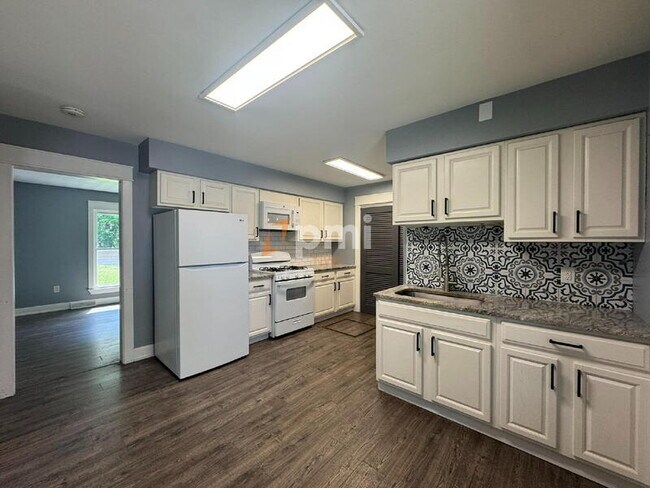 Building Photo - 132 S Elgin Ave