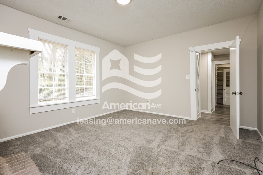 Building Photo - 1703 Pine St