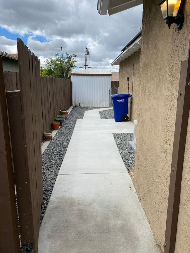 Building Photo - 910 S Lincoln Ave