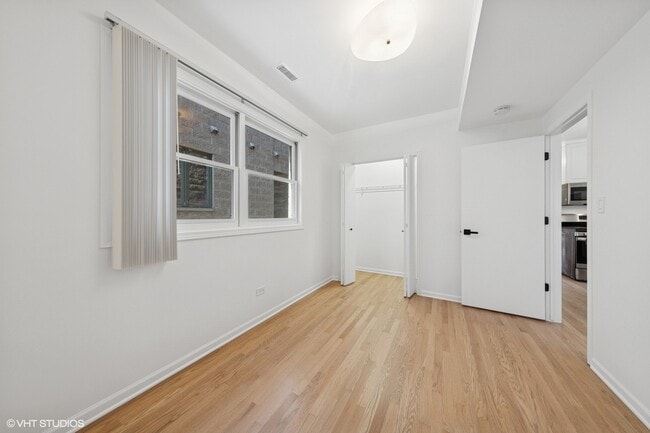 Building Photo - 1064 N Marshfield Ave