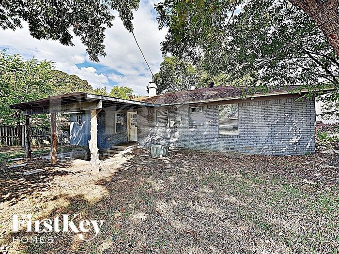 Building Photo - 626 Warren St