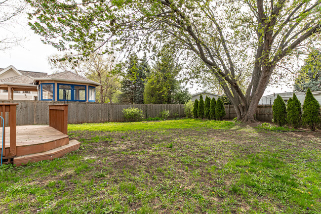 Building Photo - 690 Greenview Ln