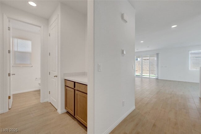 Building Photo - 9885 Angel Valley Dr