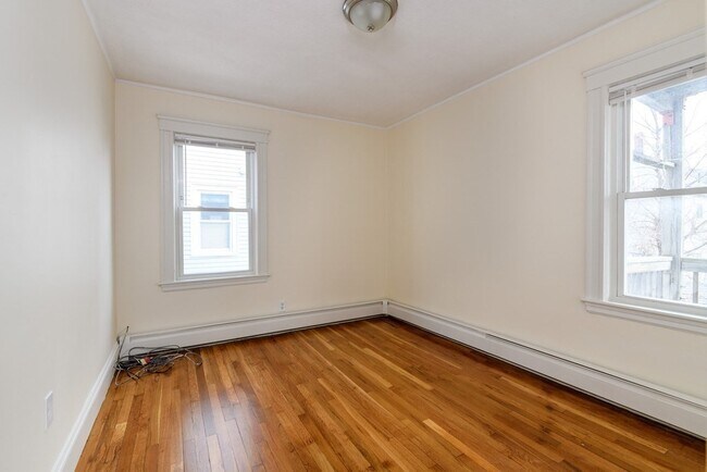 Building Photo - 305 Hurley St