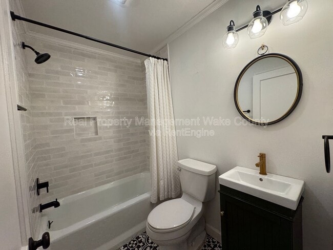 Building Photo - 3018 Medlin Dr