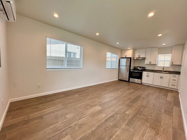 Building Photo - 1268 Prospect St