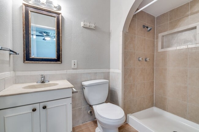 Building Photo - 3 Bed/2 Bath Hidden Treasure in Garland