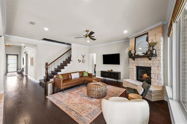 Building Photo - 2881 Redfern Dr