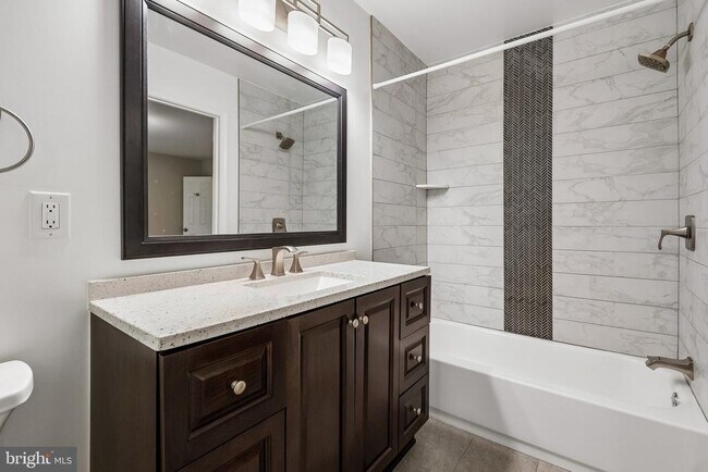 Building Photo - 10737 Kitchener Ct