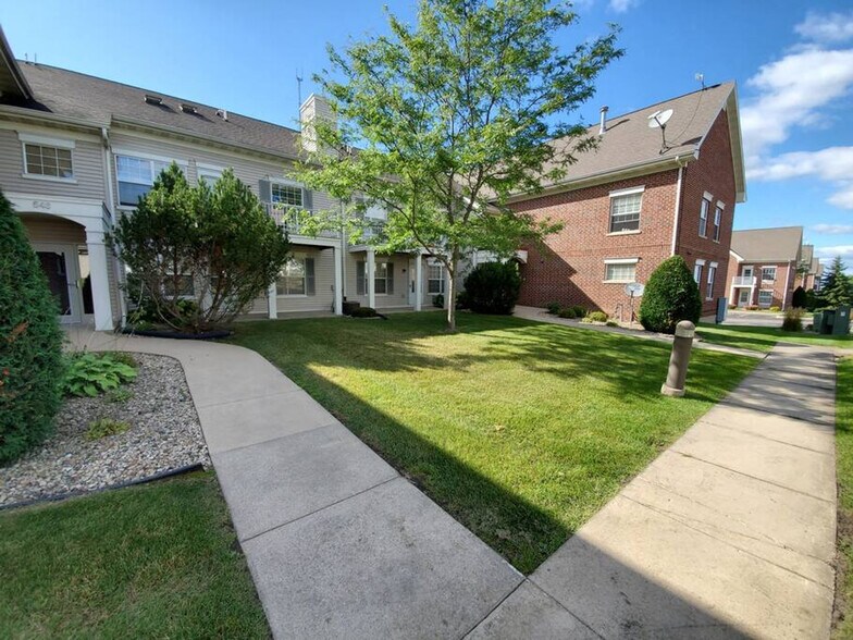 Building Photo - 501 Plaza Dr