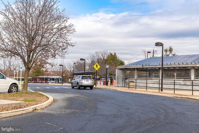 Building Photo - 3437 10th Pl SE