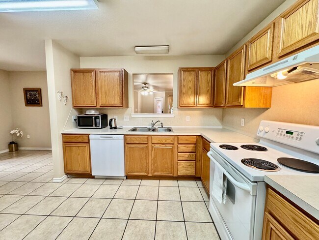 Building Photo - 602 N Bangor Ave