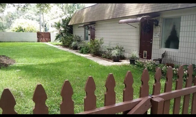 Fenced yard - 18717 Hamilton St