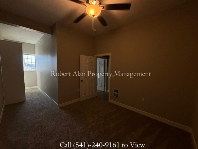 Building Photo - 2601 SW Hailey Ave