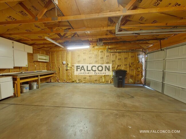 Building Photo - 2114 Shawnee Dr