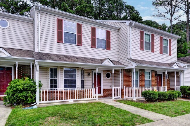 Building Photo - Coventry Townhome Move In Ready.