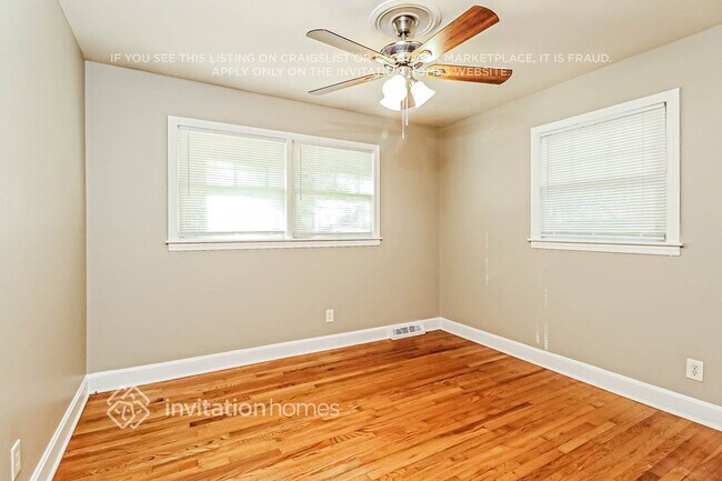 Building Photo - 1142 Eastview Dr