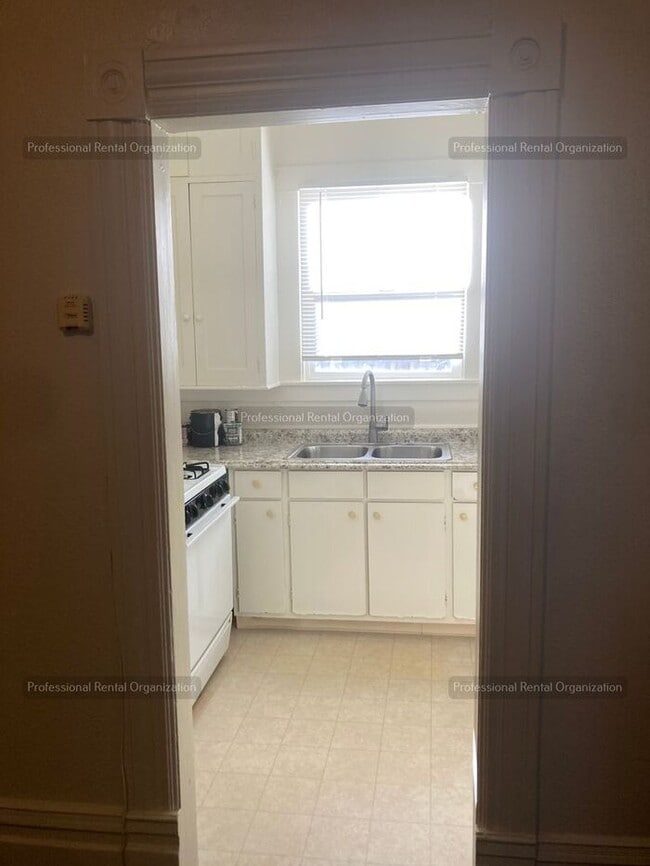 Building Photo - One bedroom Gem in Heart of Quaint, Historic West Petaluma