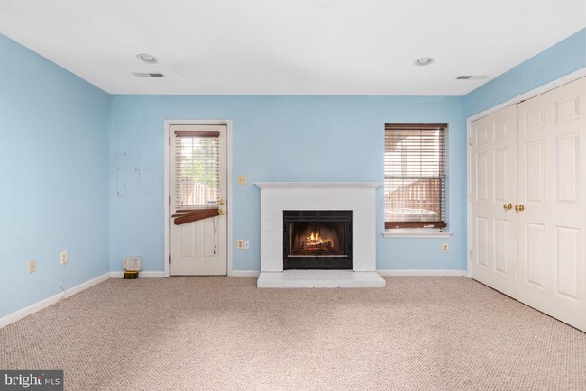 Building Photo - 2471 Clover Field Cir