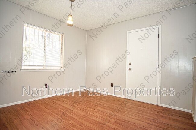 Building Photo - 8548 Arboleda Dr