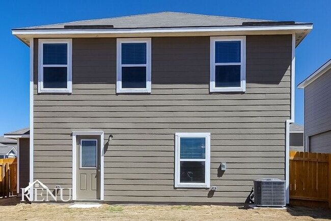 Building Photo - 11018 Yonder Flts