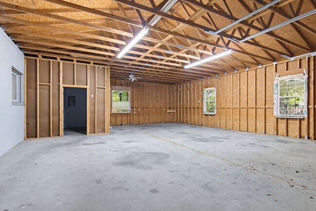 Building Photo - 908 Rock Creek Ave