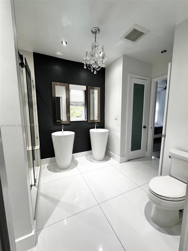 Building Photo - 3470 Sheridan Ave