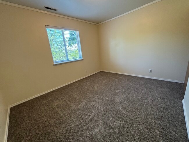 Building Photo - 1266 NW Timber Shadow Ct