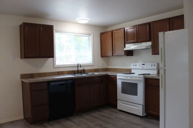 Building Photo - 232 NE Palomar Ct