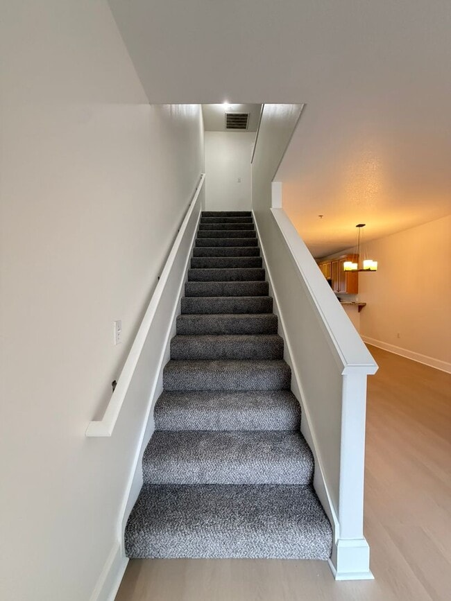 Building Photo - 18425 SW Stepping Stone Dr