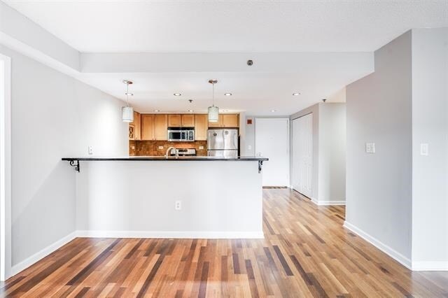 Building Photo - 700 1st St