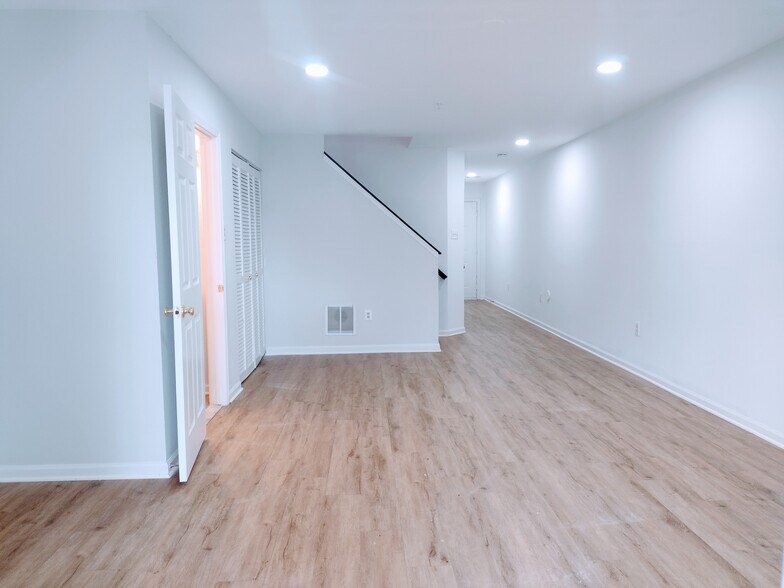 Building Photo - 12 Bailey Ln